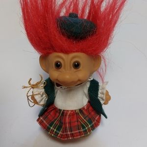 Vintage Russ Berrie WEE SCOTSMAN Christmas Troll Collectible.